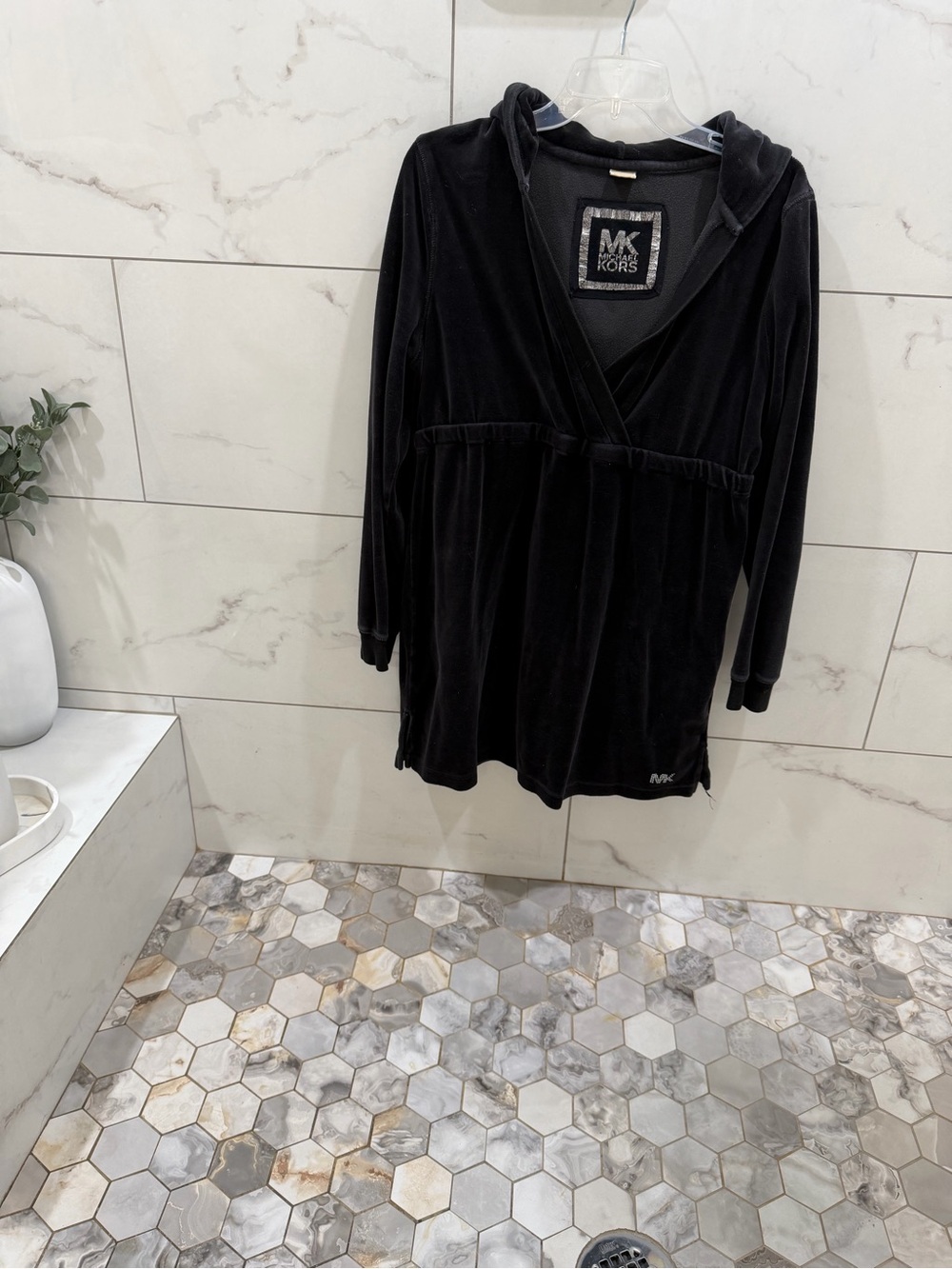 MK Michael Kors Black Velour Hooded long top Sz Large